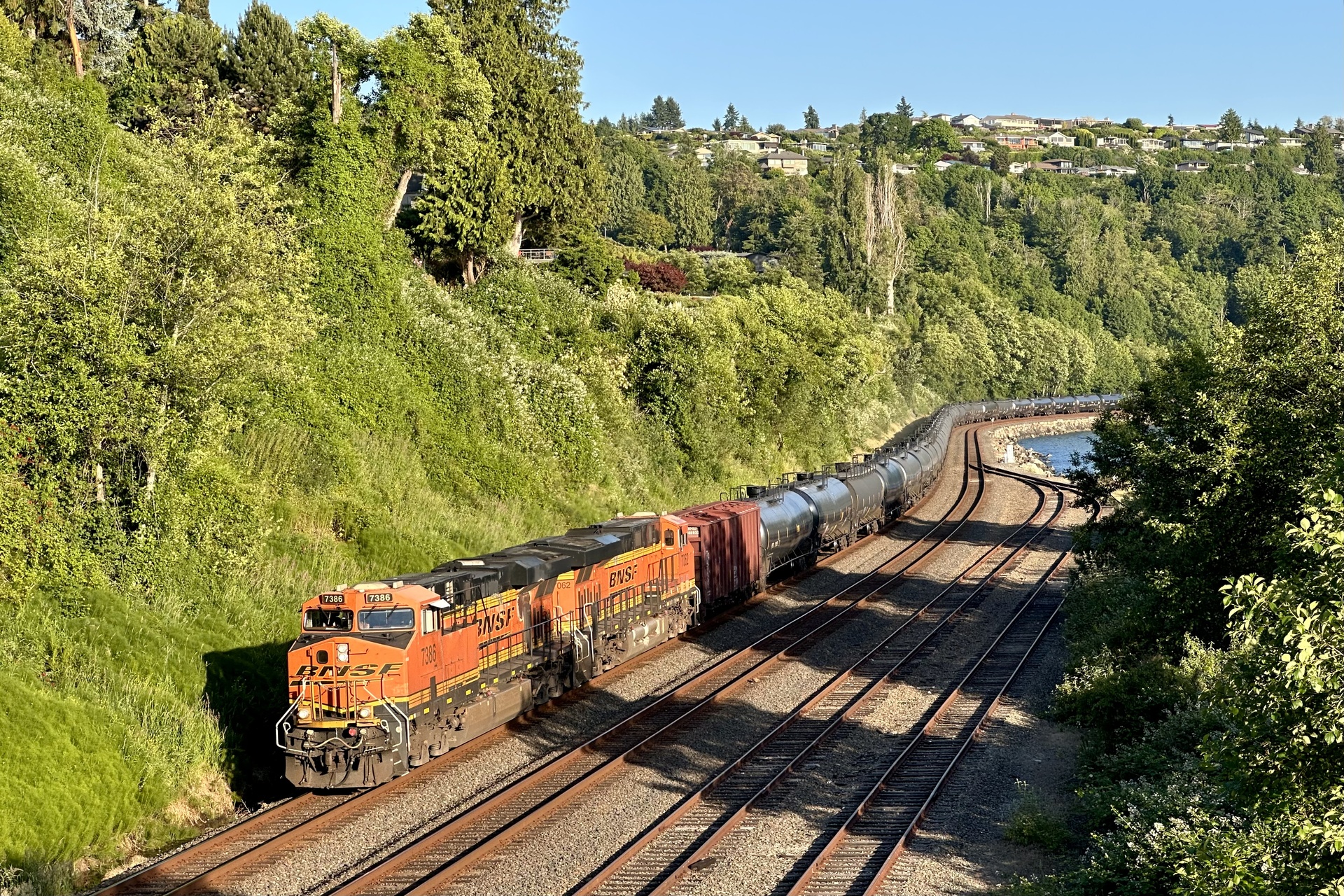 GE ES44DC – photo 3