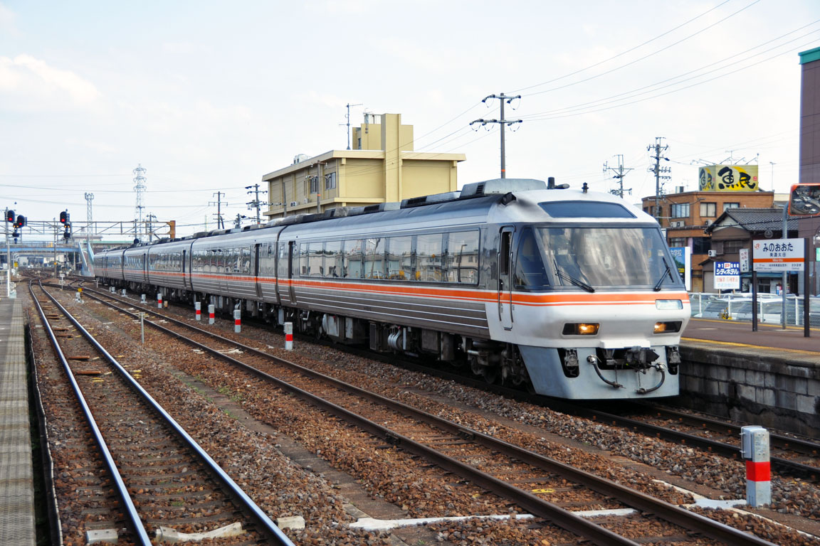 Nippon Sharyo KiHa 85 – photo 8