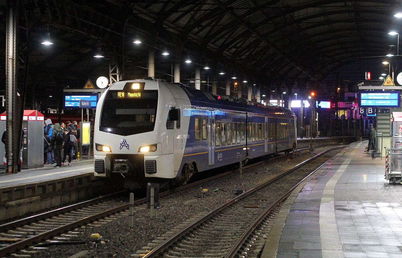 Stadler Flirt 3 3/8 1.5kV+3kV+15Kv – photo 5