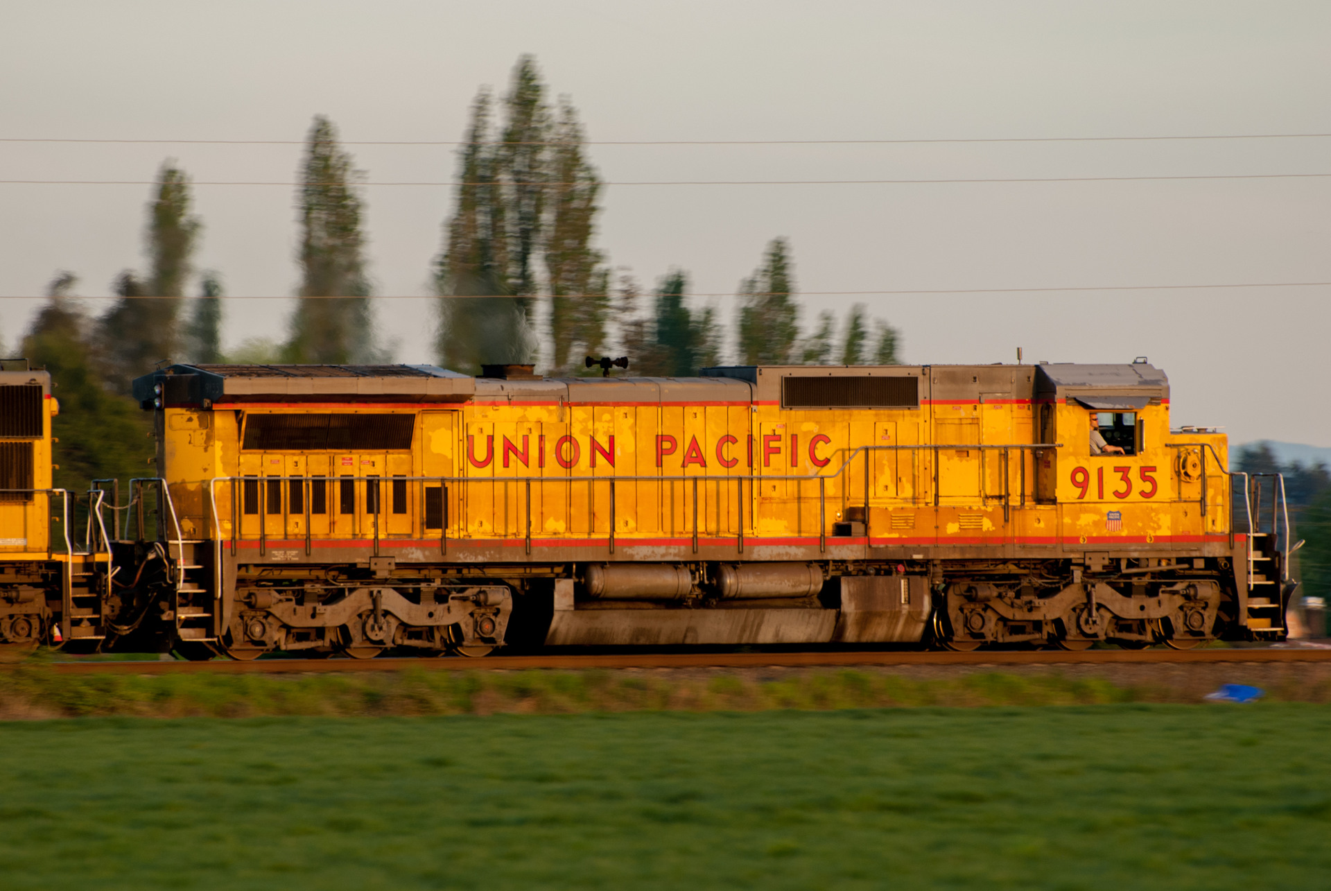 GE Dash 8-40C – photo 19