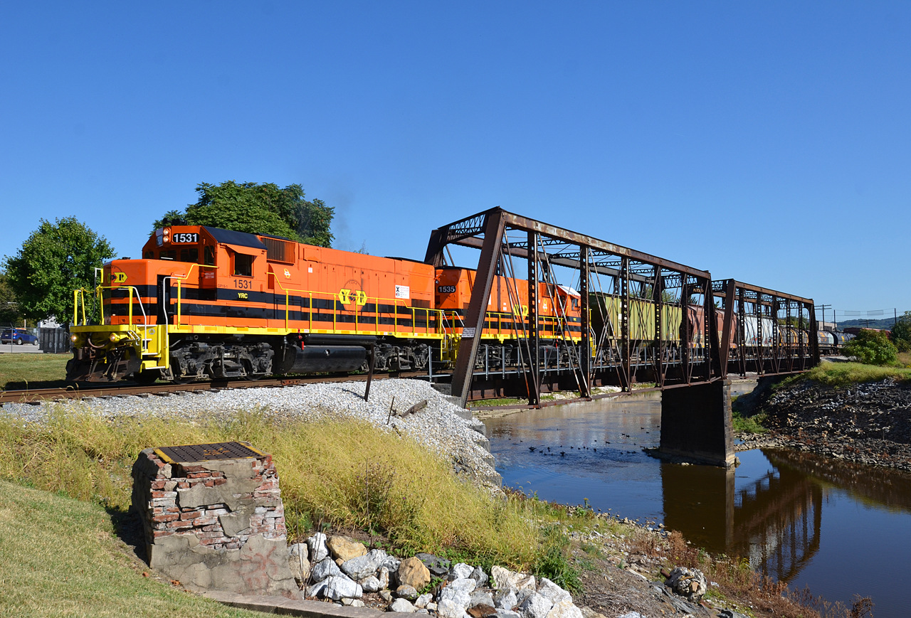 EMD GP15-1 – photo 18