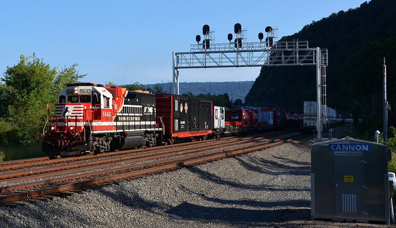 GMD GP38-2 – photo 22