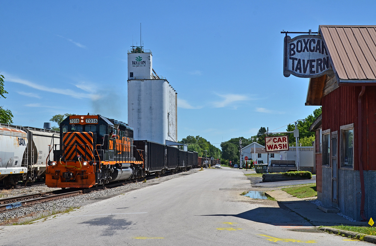 GMD SD40-2 – photo 12