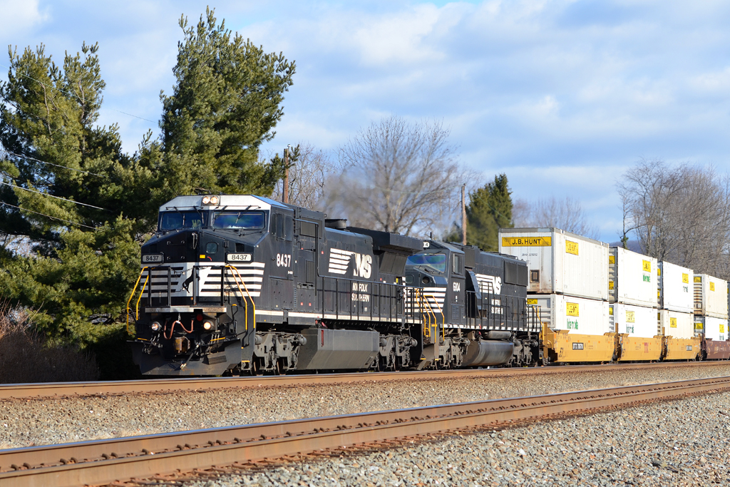 GE Dash 8-40CW – photo 24