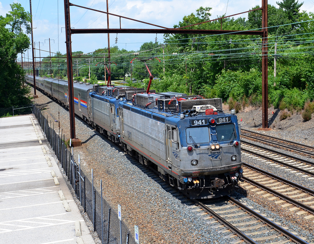 EMD AEM-7 – photo 3
