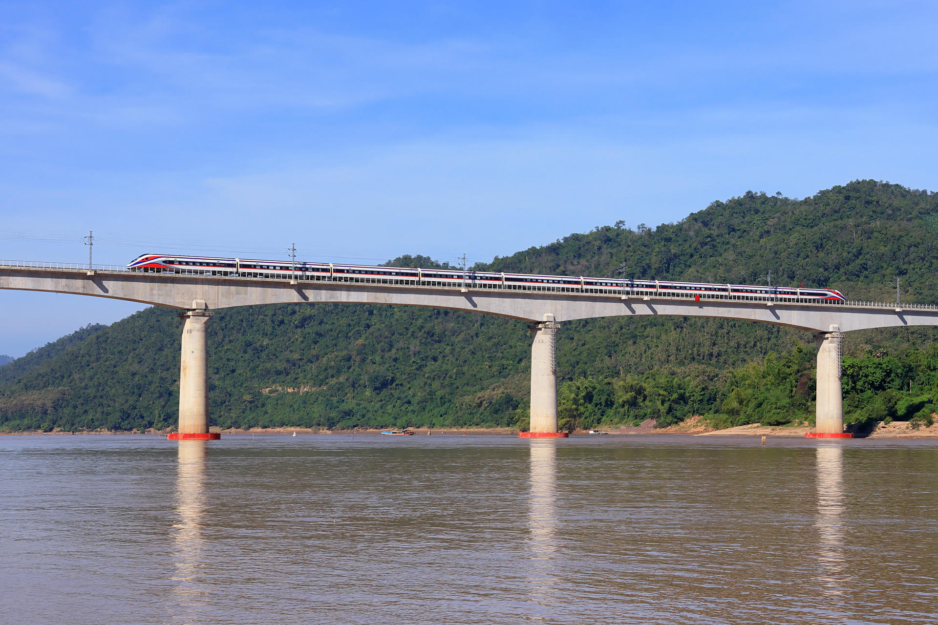 CRRC Nanjing Puzhen CR200J – photo 2