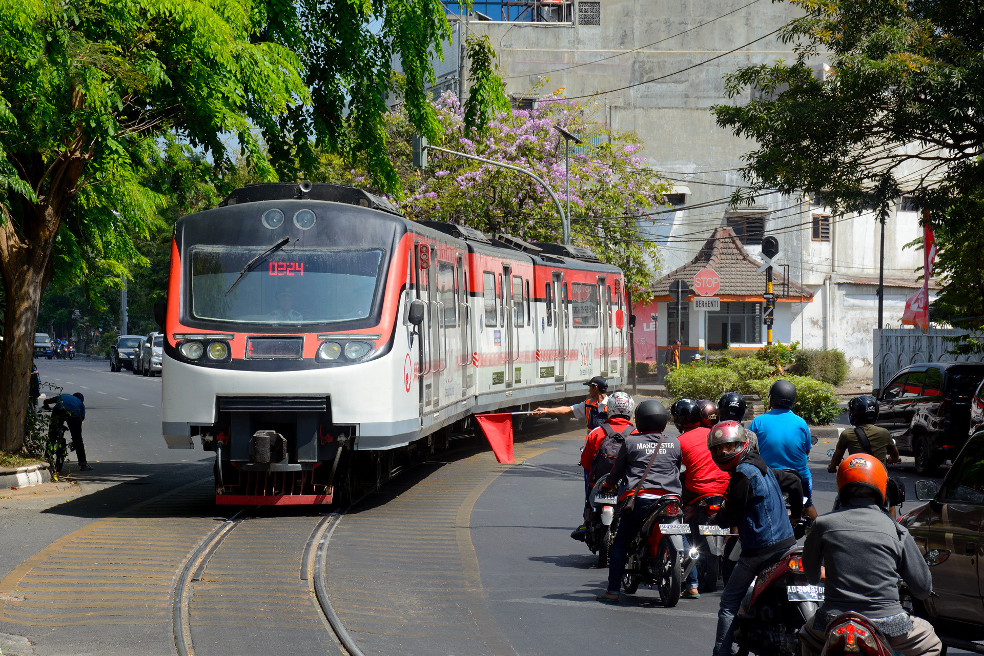 PT INKA KAI Railbus – photo 2
