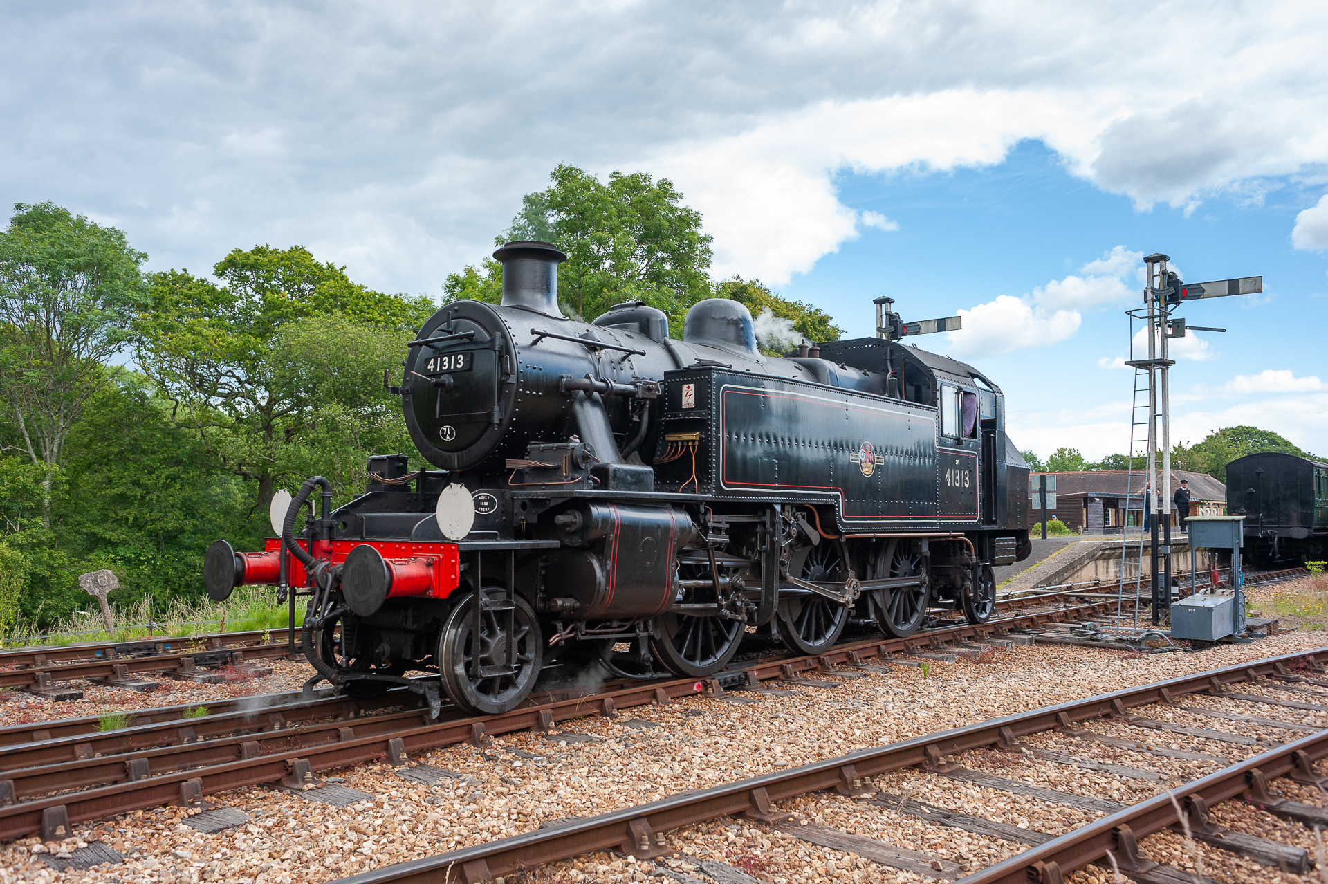 BR LMS Ivatt 2 2-6-2T – photo 3