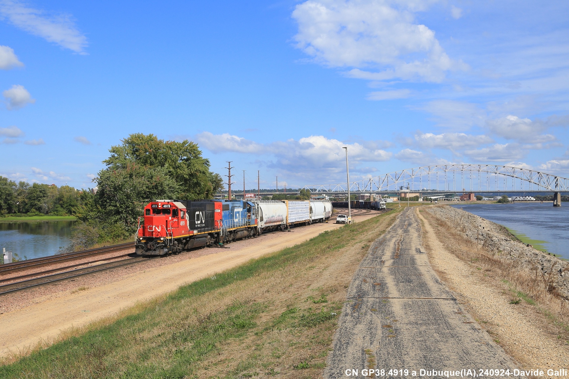 GMD GP38-2 – photo 9