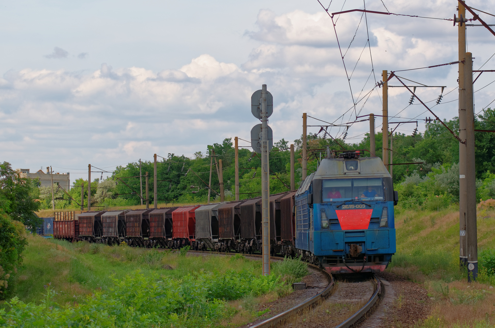Luhanskteplovoz 2EL5 – photo 4