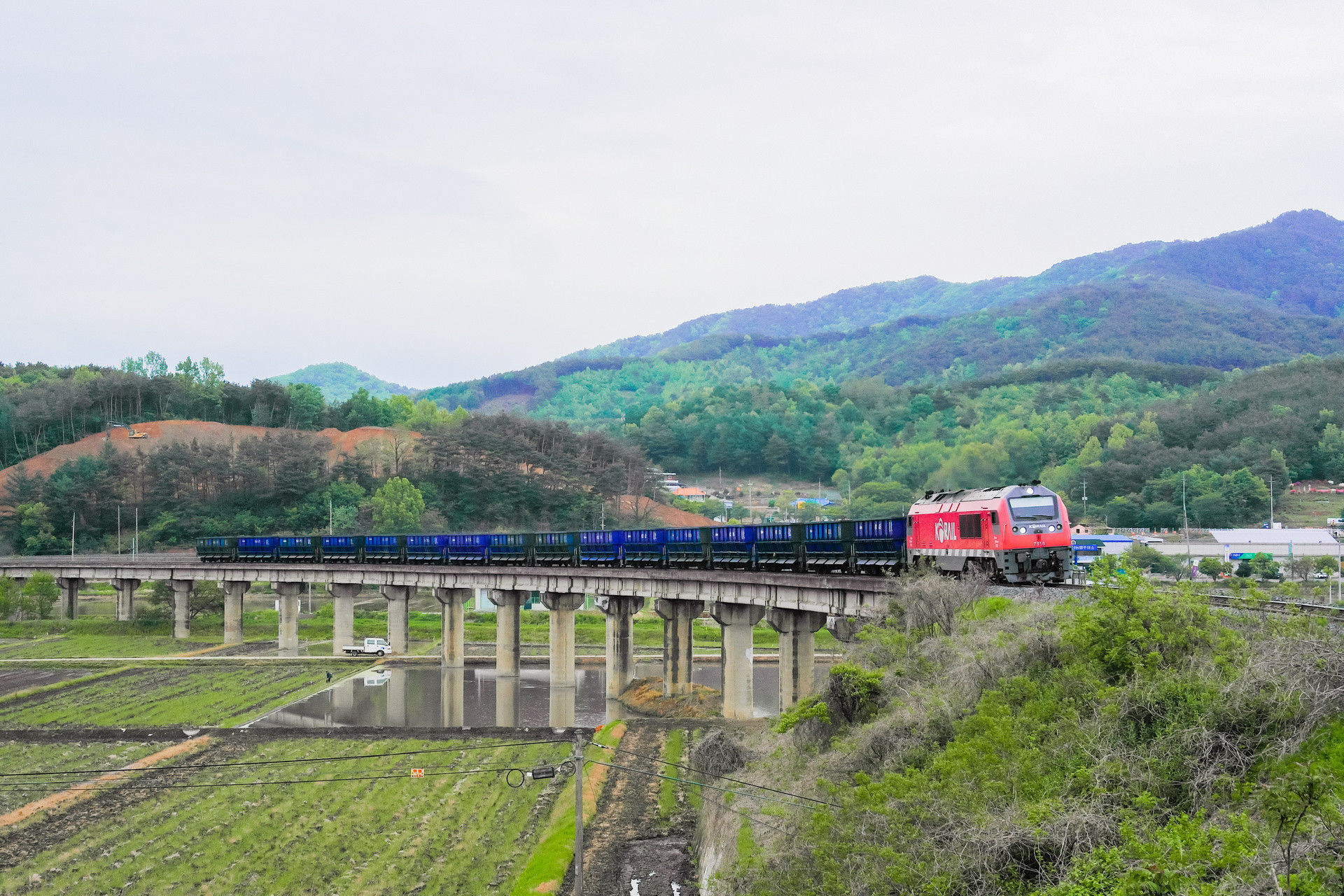 Hyundai Rotem PH37ACi – photo 3
