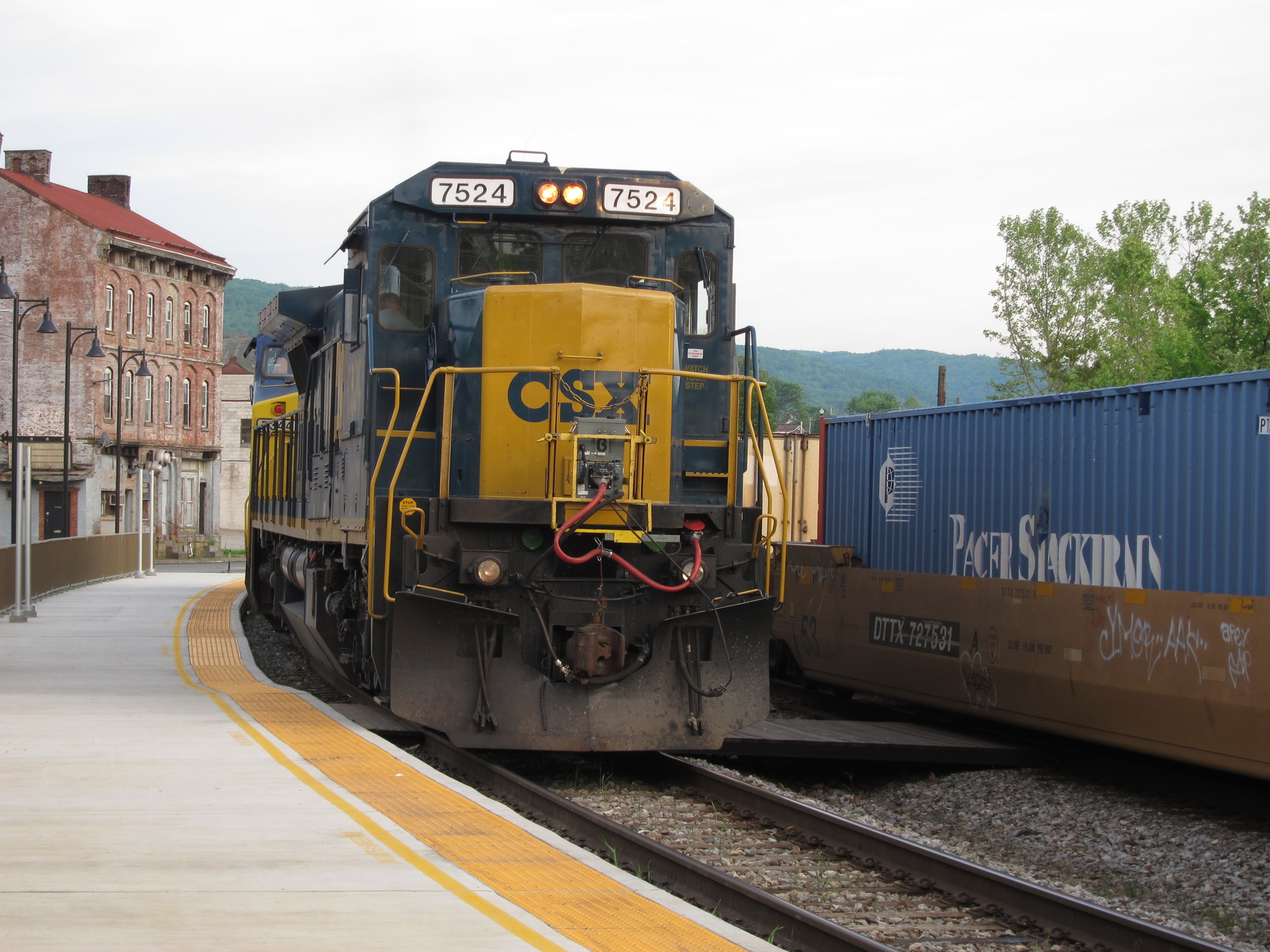 GE Dash 8-40C – photo 17