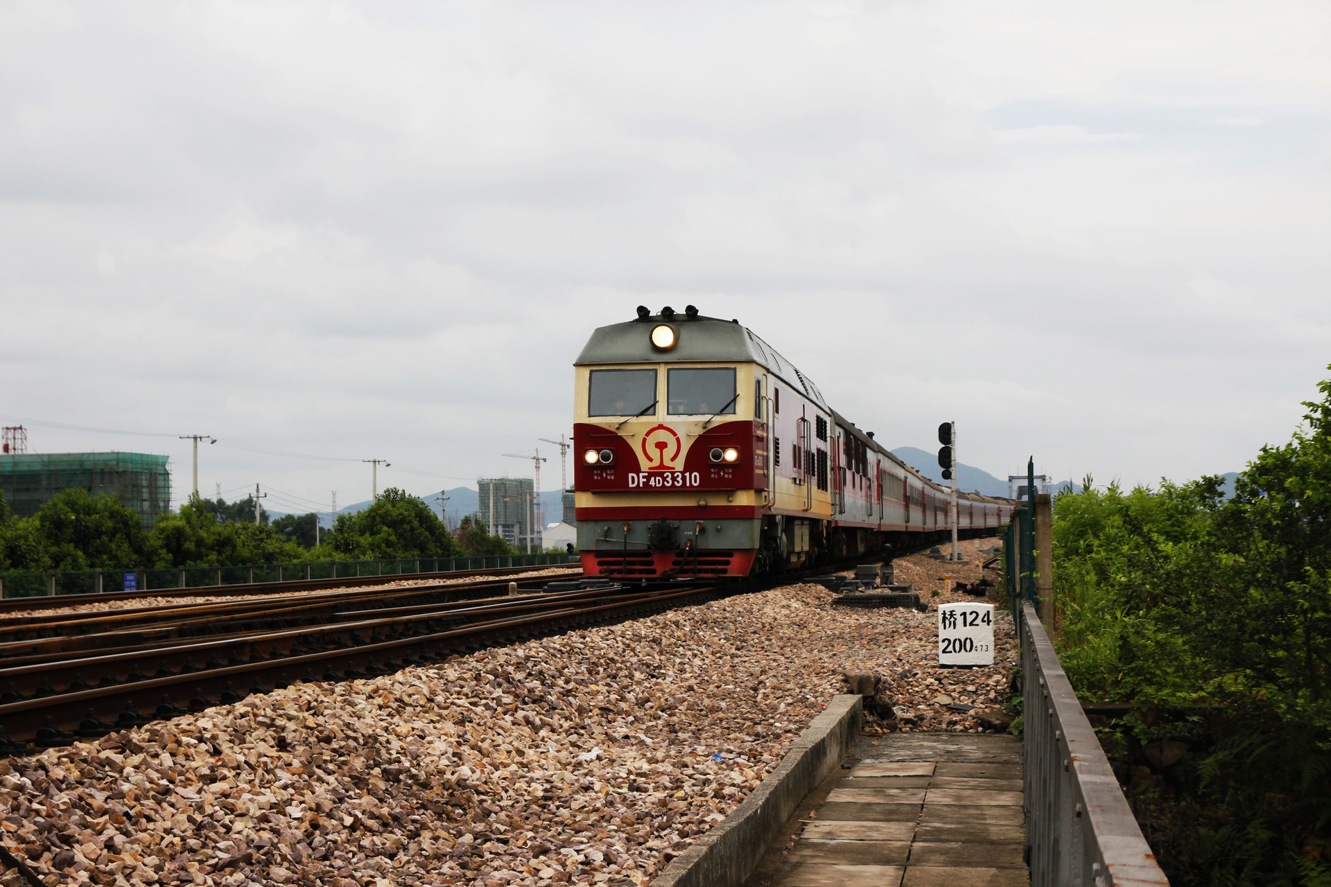 CRRC Dalian DF4D – photo 19