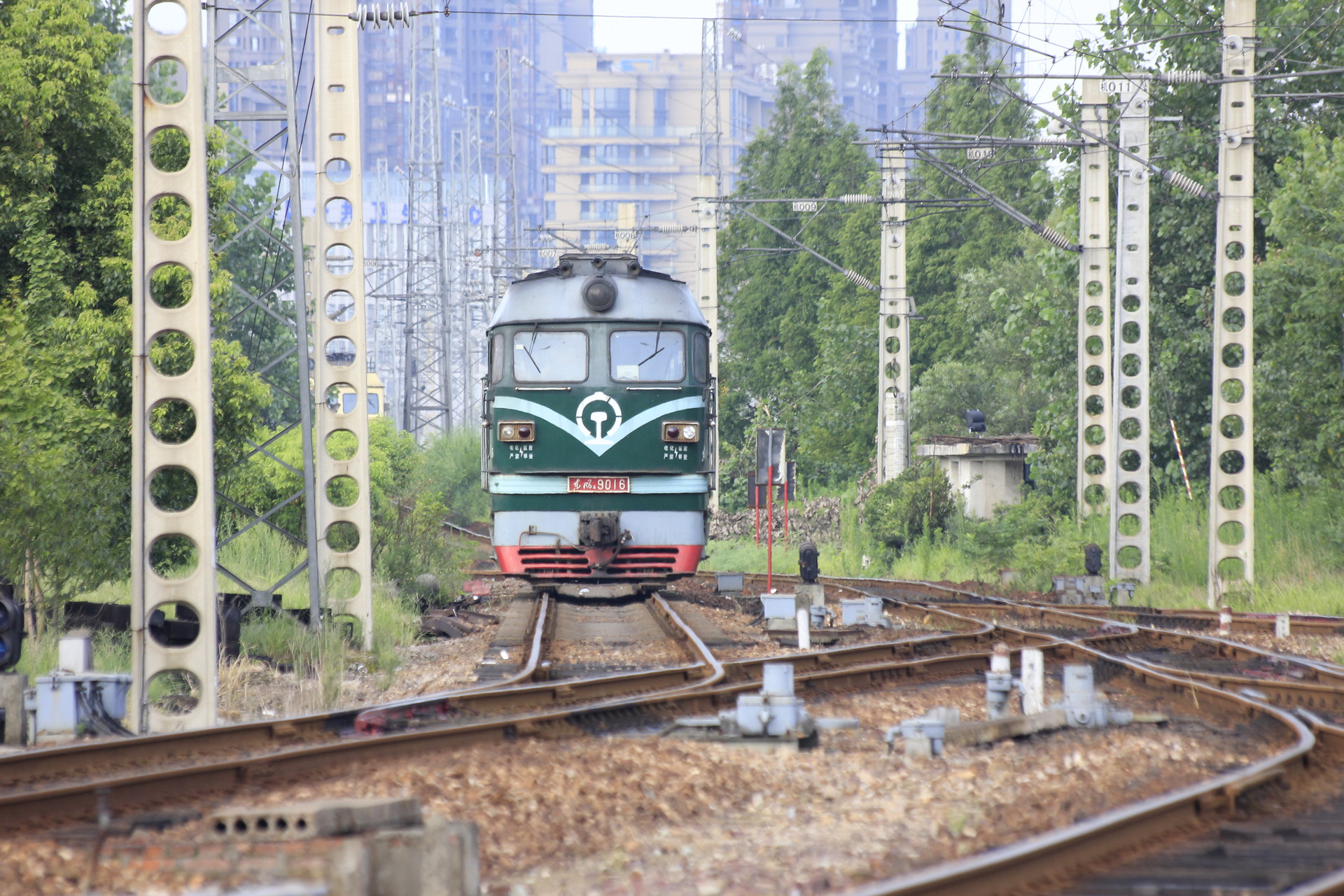 CRRC Qingdao Sifang DF4B – photo 18