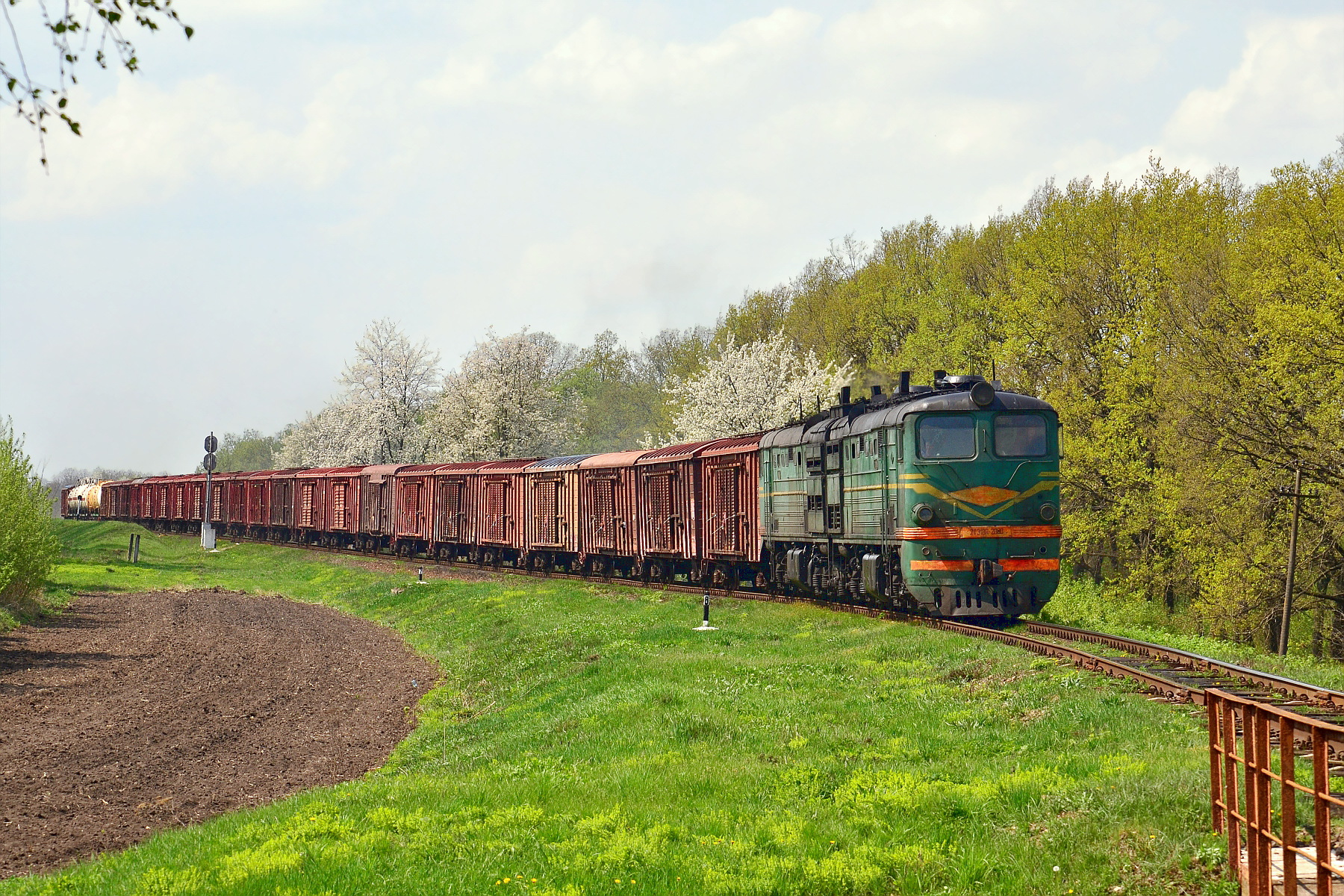 Luhanskteplovoz 2TE10L – foto 11