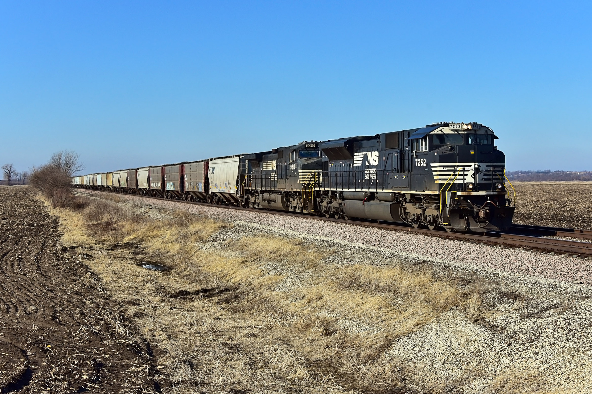 EMD SD70ACu – photo 9