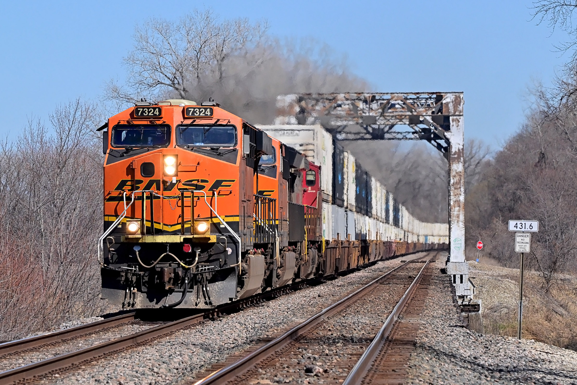 GE ES44DC – photo 23