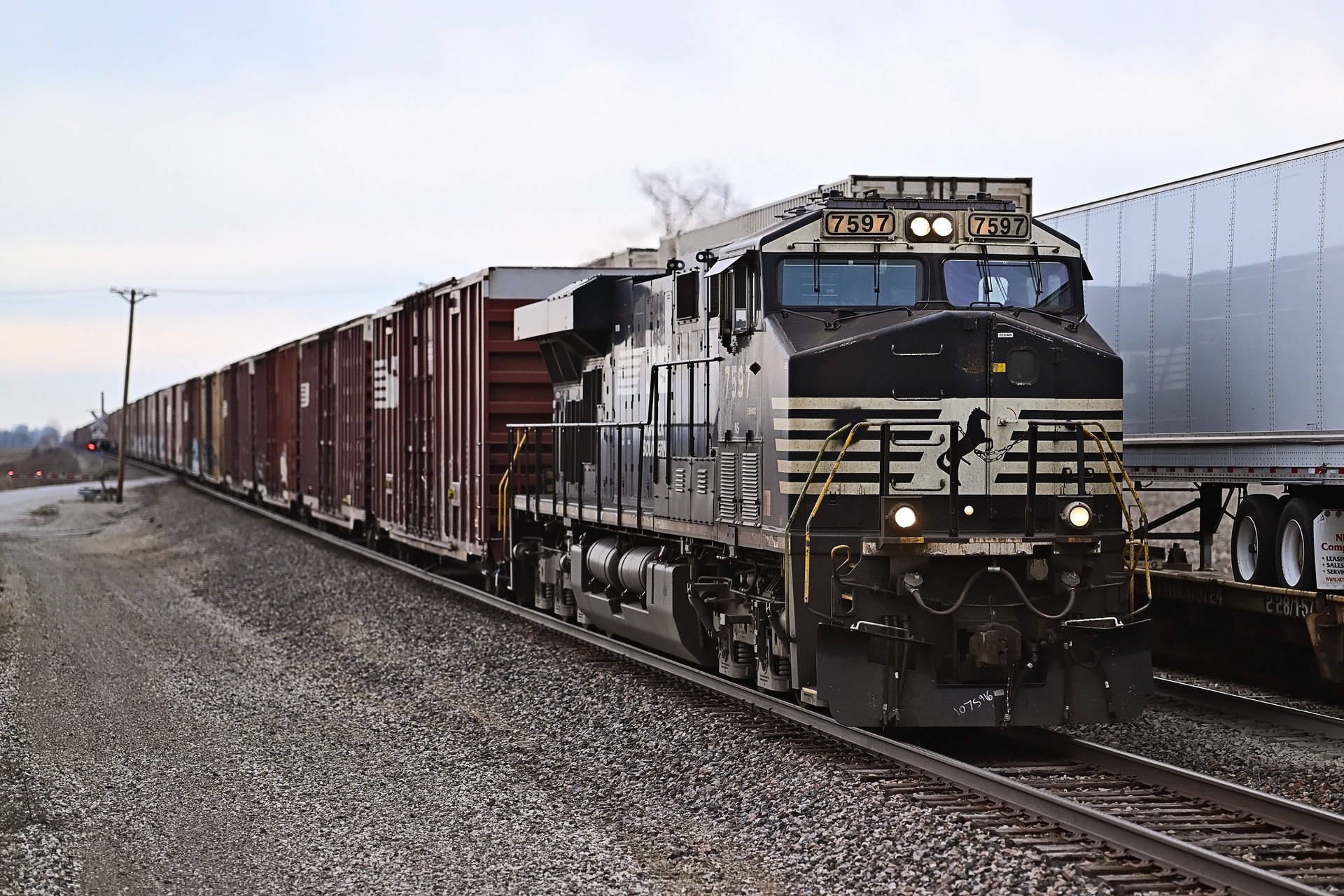 GE ES44DC – photo 21
