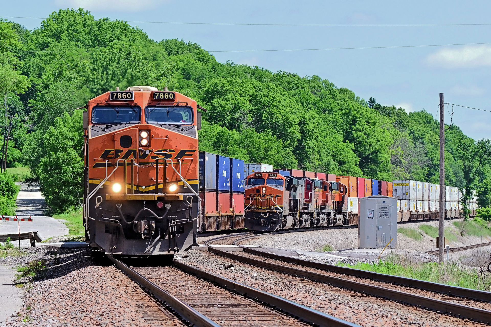 GE ES44DC – photo 18