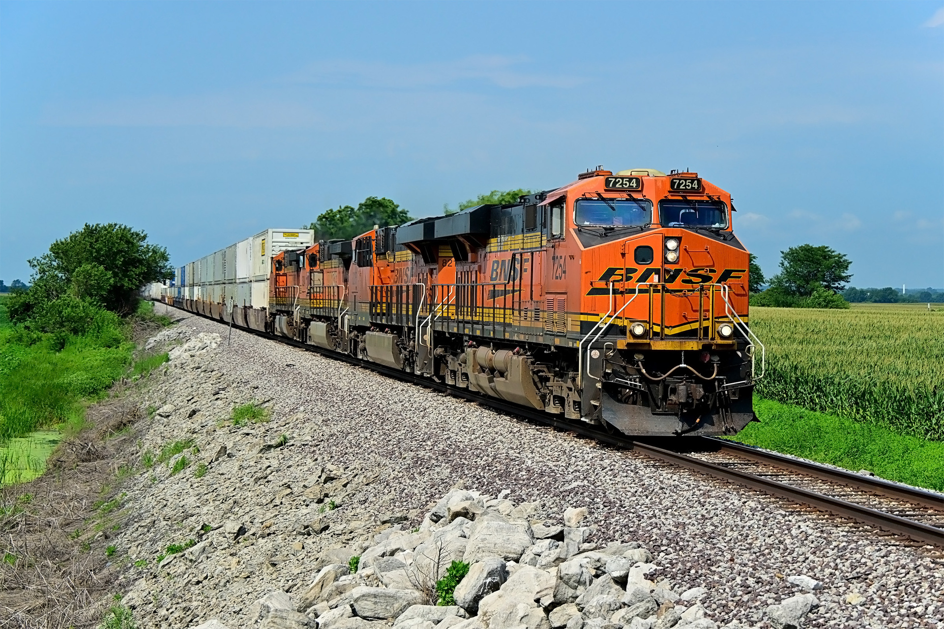 GE ES44DC – photo 15
