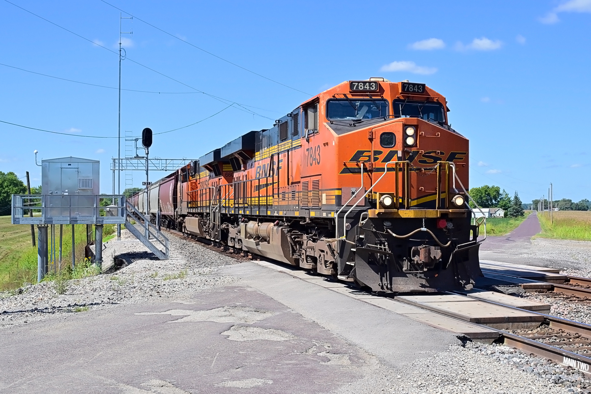 GE ES44DC – photo 12