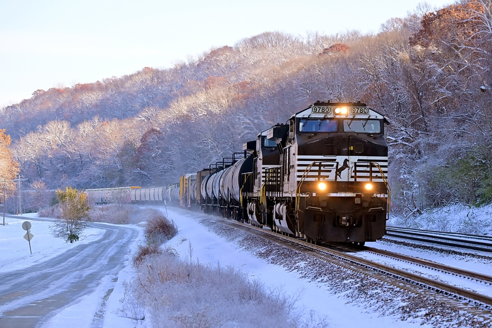 GE Dash 9-44CW – photo 8