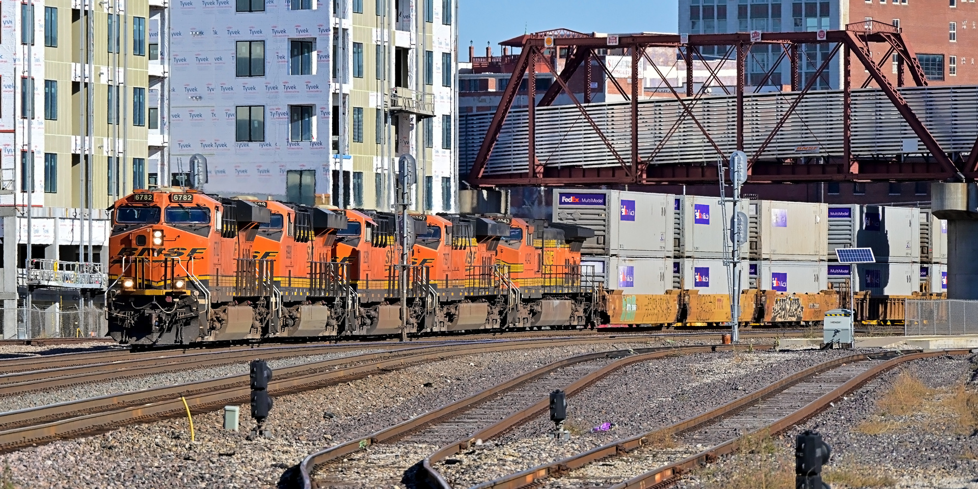 GE ES44C4 – photo 18