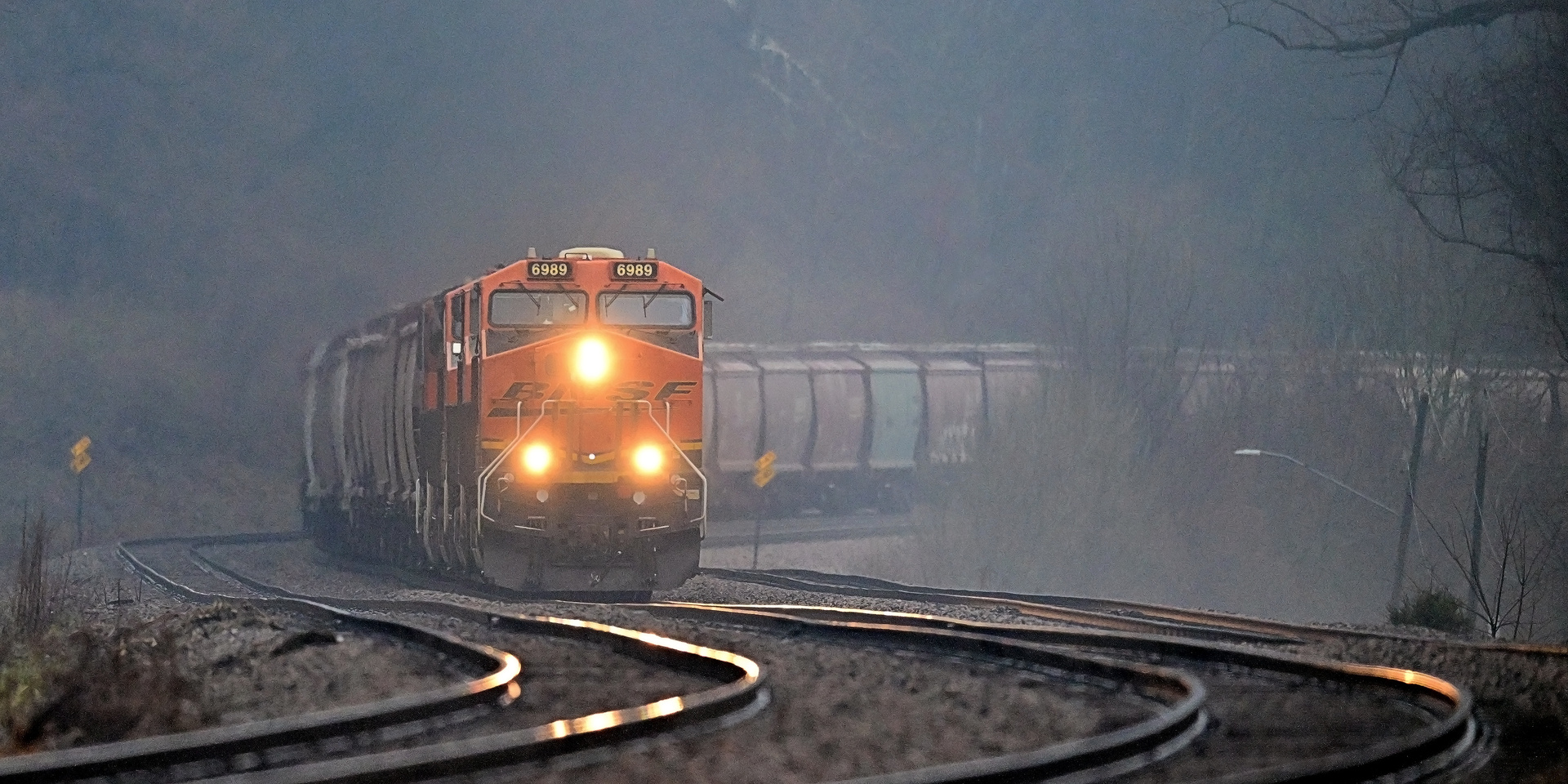 GE ES44C4 – photo 17