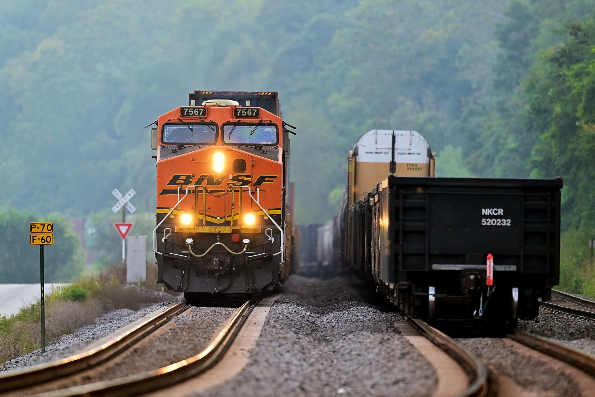GE ES44DC – photo 2