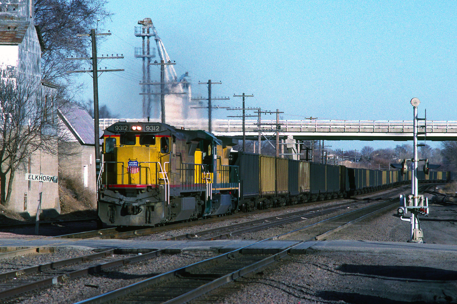 GE Dash 8-40C – photo 21
