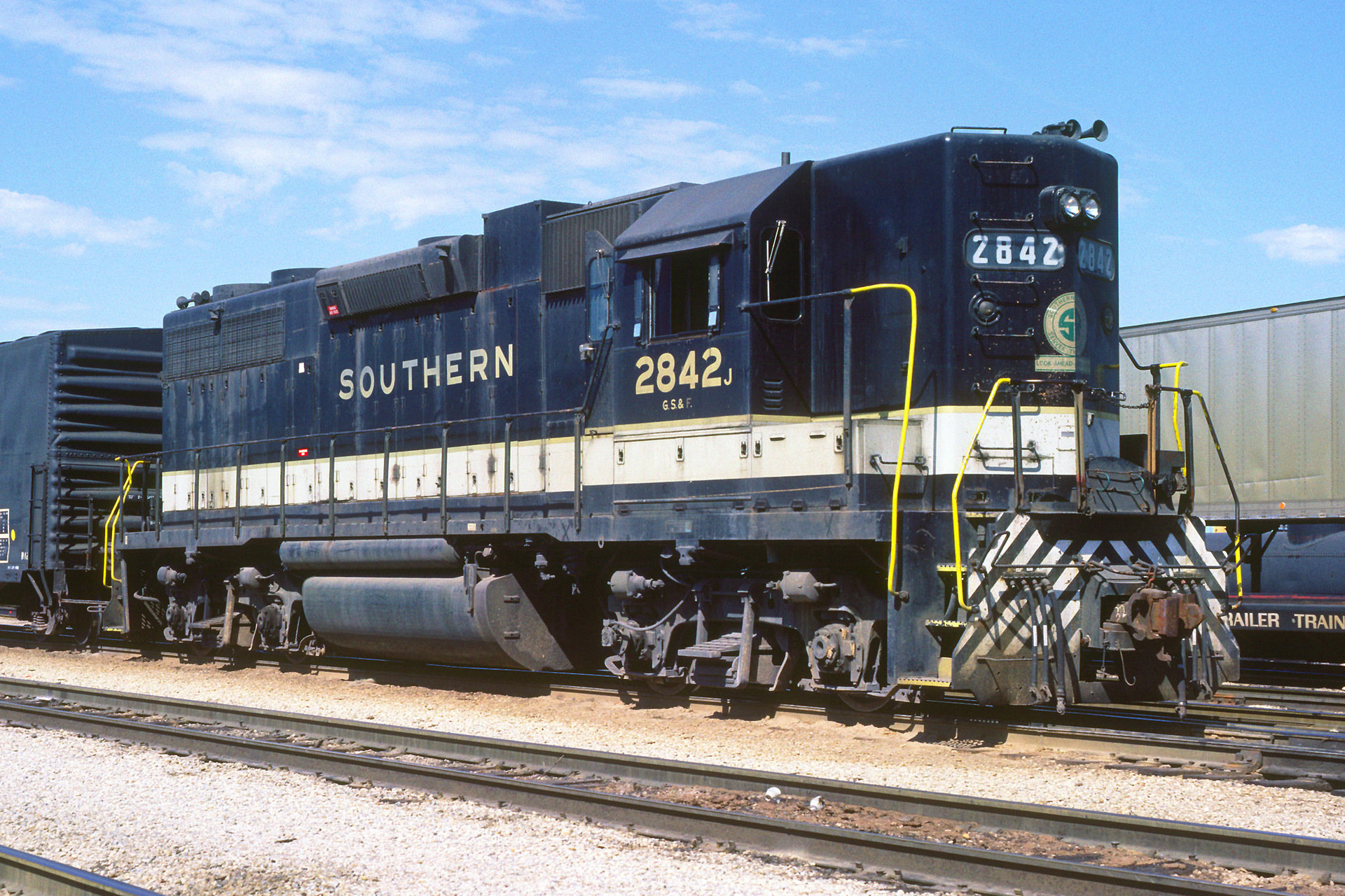 EMD GP38AC – photo 9