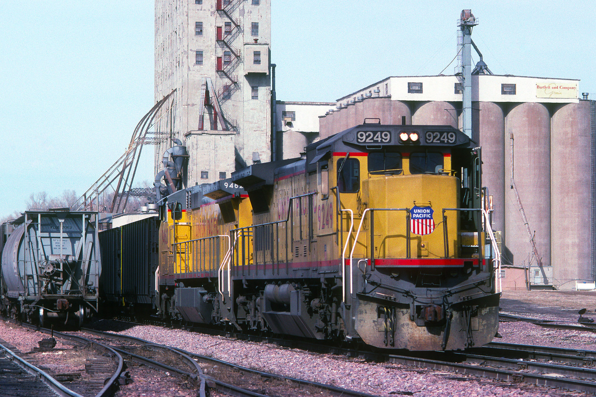 GE Dash 8-40C – photo 20
