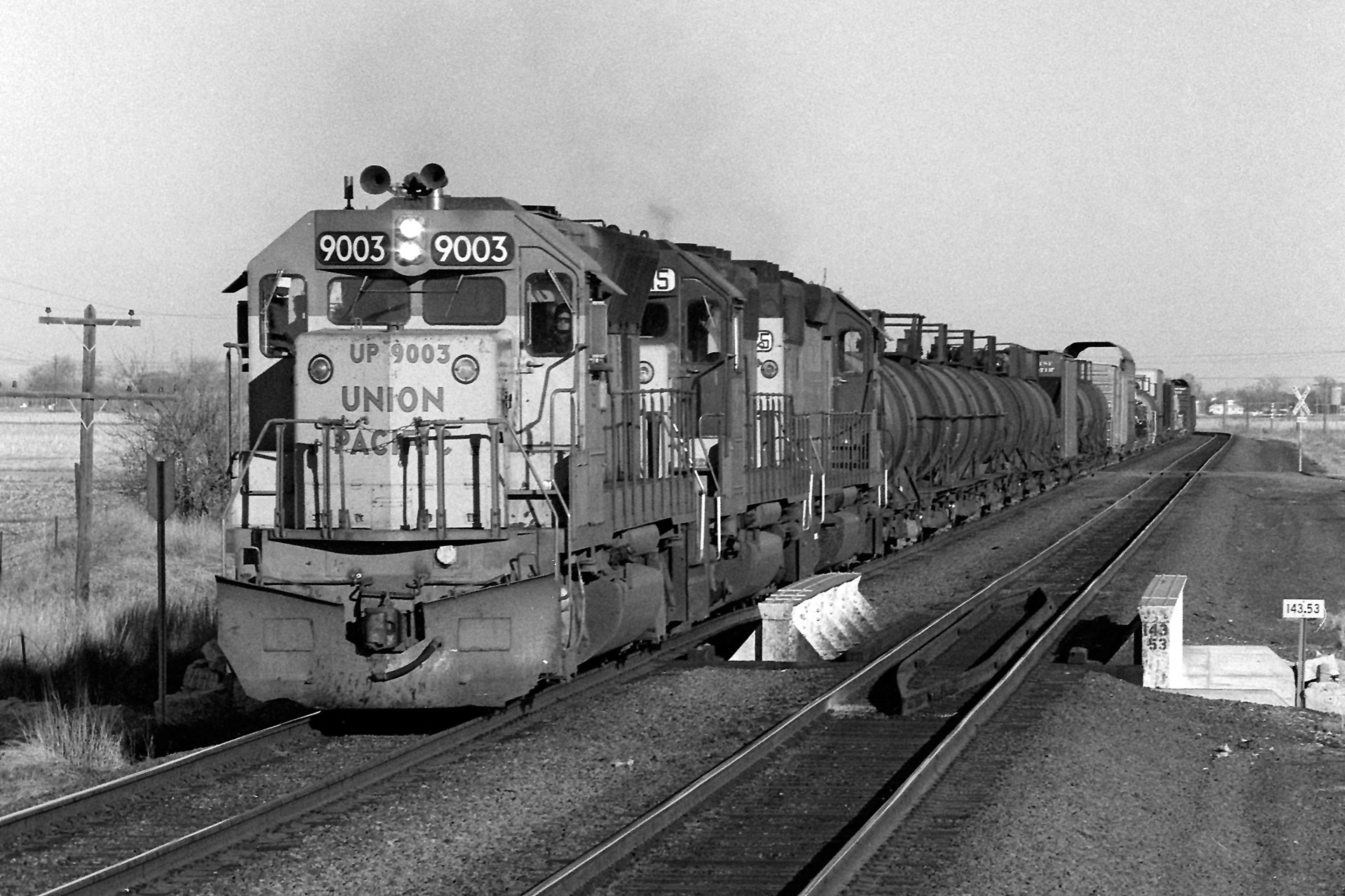 EMD GP40X – photo 11
