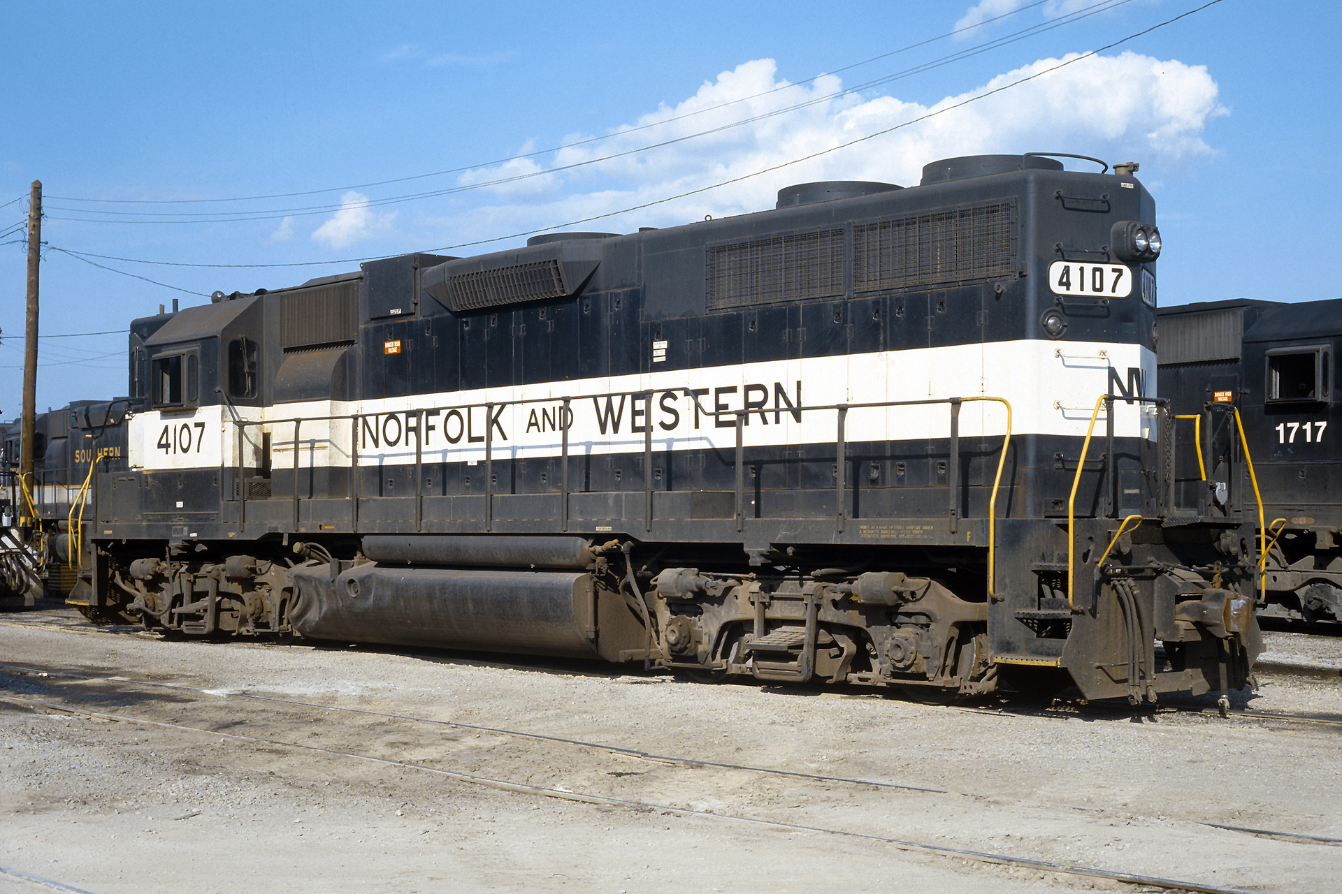 EMD GP38AC – photo 7
