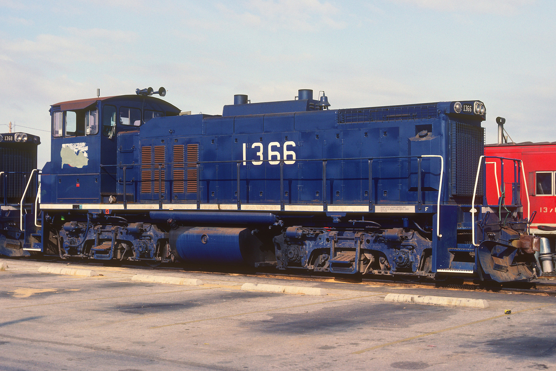 EMD MP15DC – photo 18
