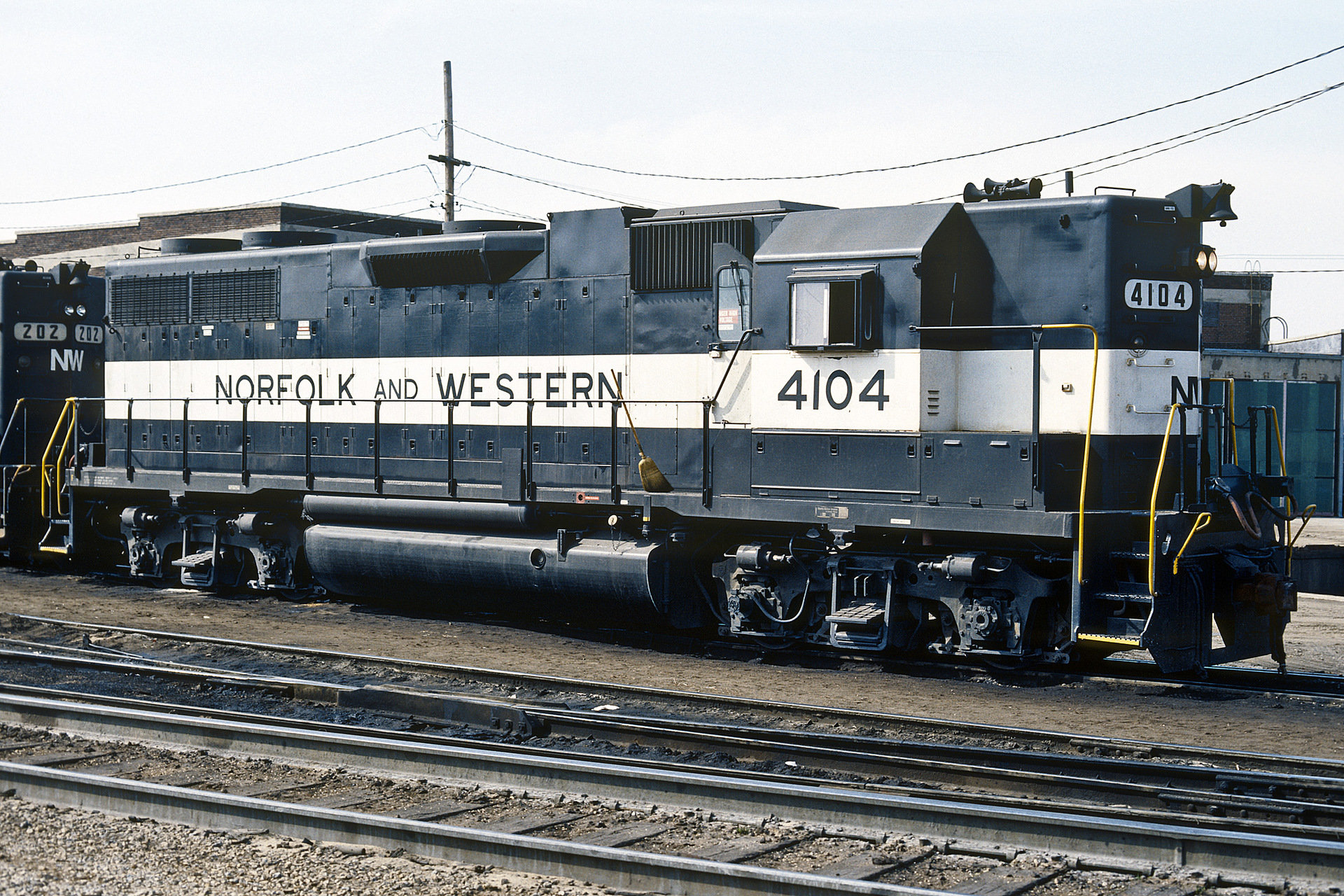 EMD GP38AC – photo 6