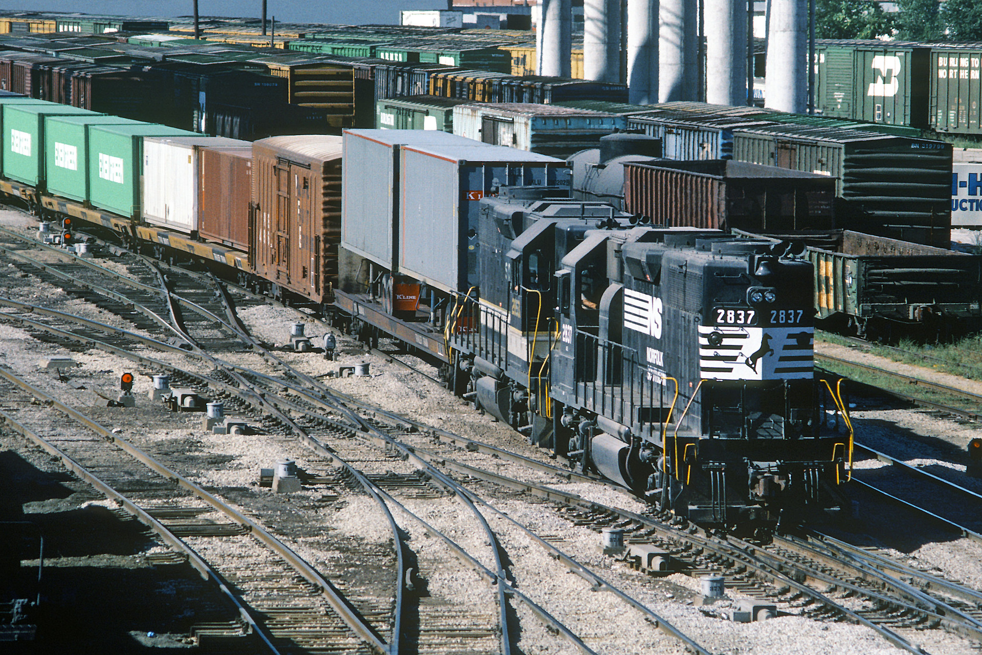 EMD GP38AC – photo 8