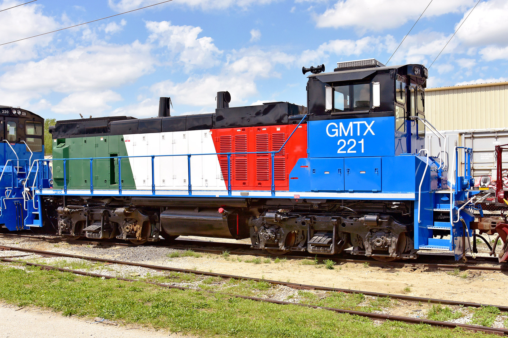 EMD MP15DC – photo 8