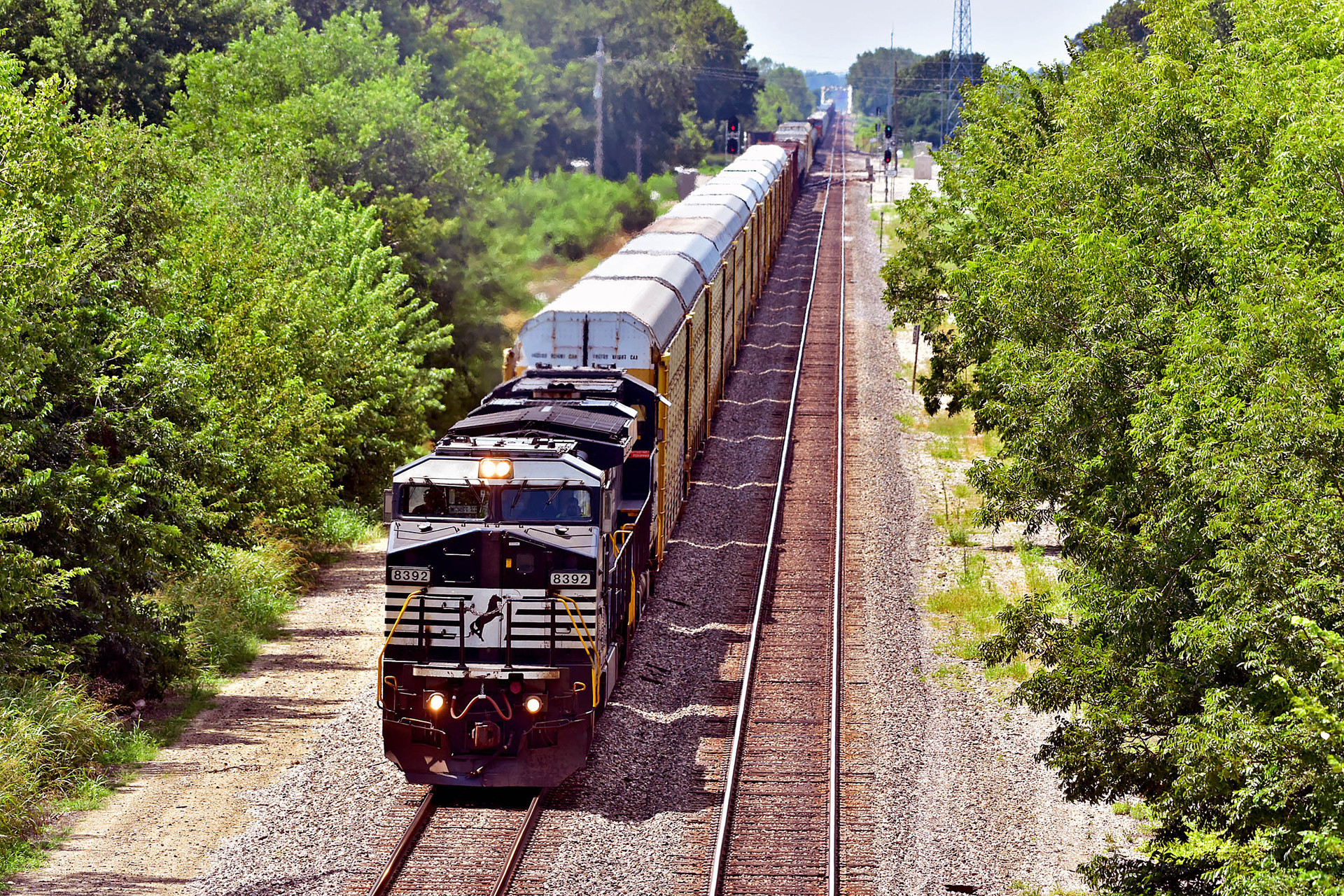 GE Dash 8-40CW – photo 10