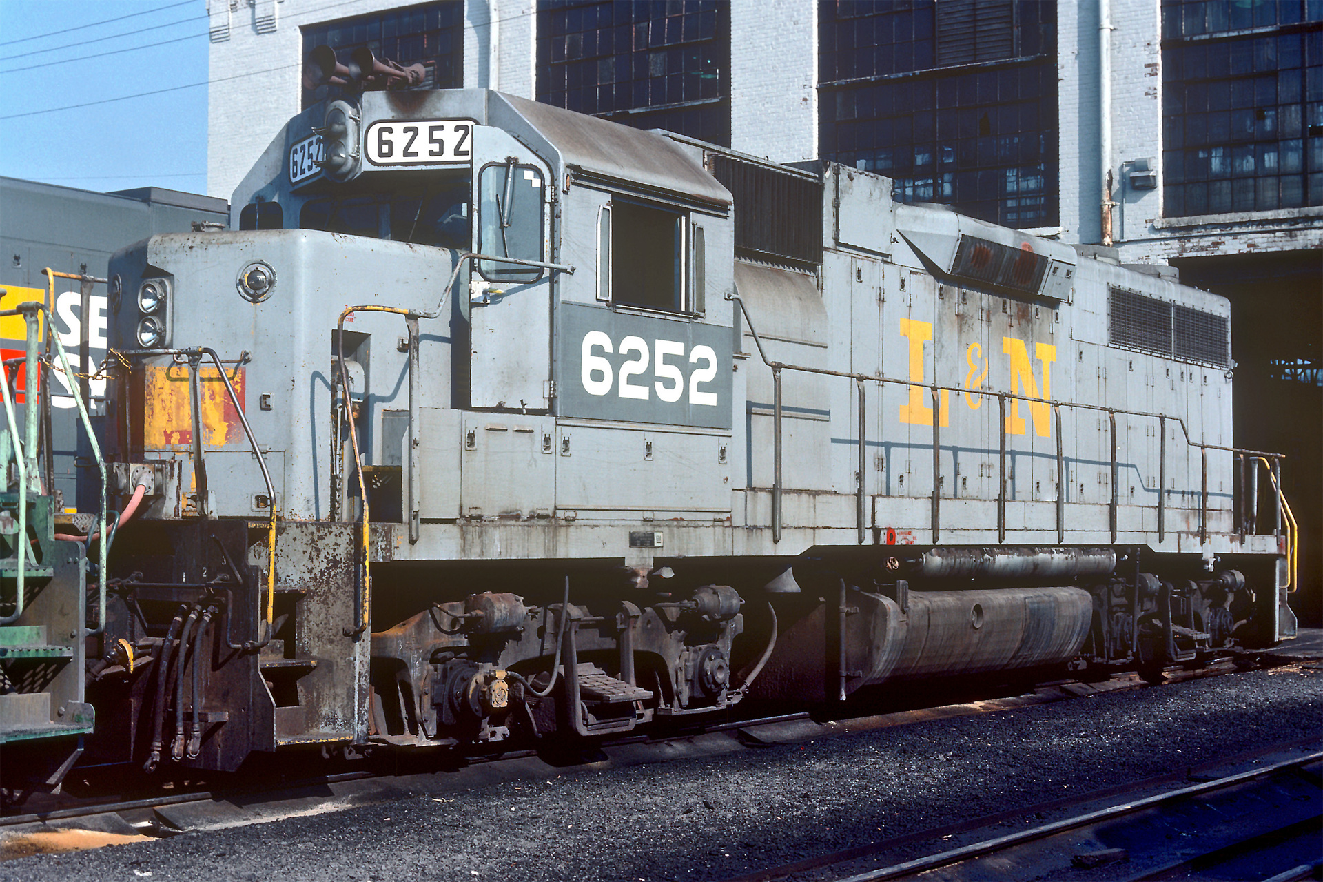 EMD GP38AC – photo 10