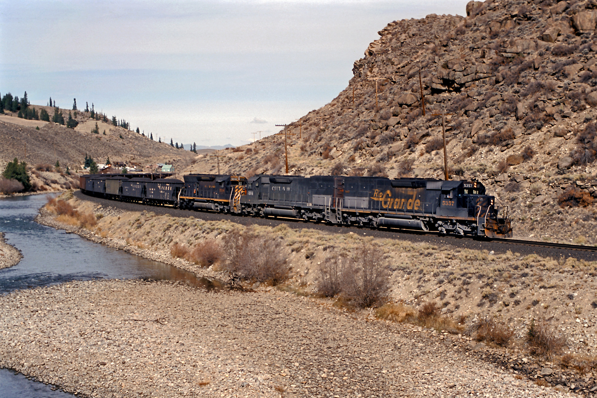 EMD SD40T-2 – foto 17